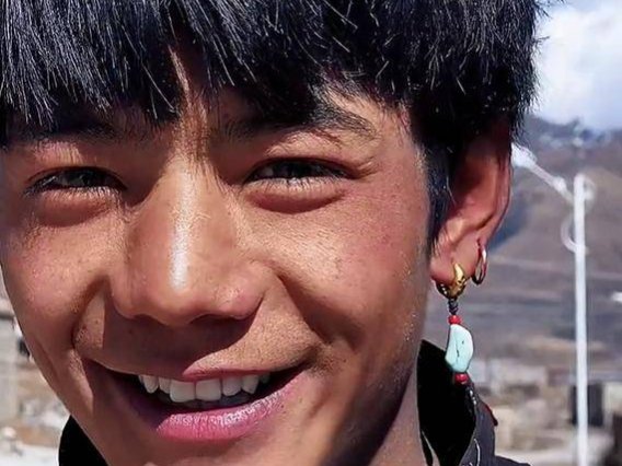 你好我是丁真，很高兴认识大家???????