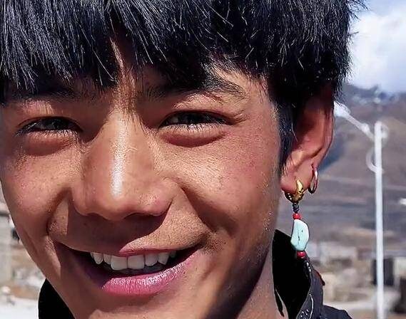 你好我是丁真,很高兴认识大家???????